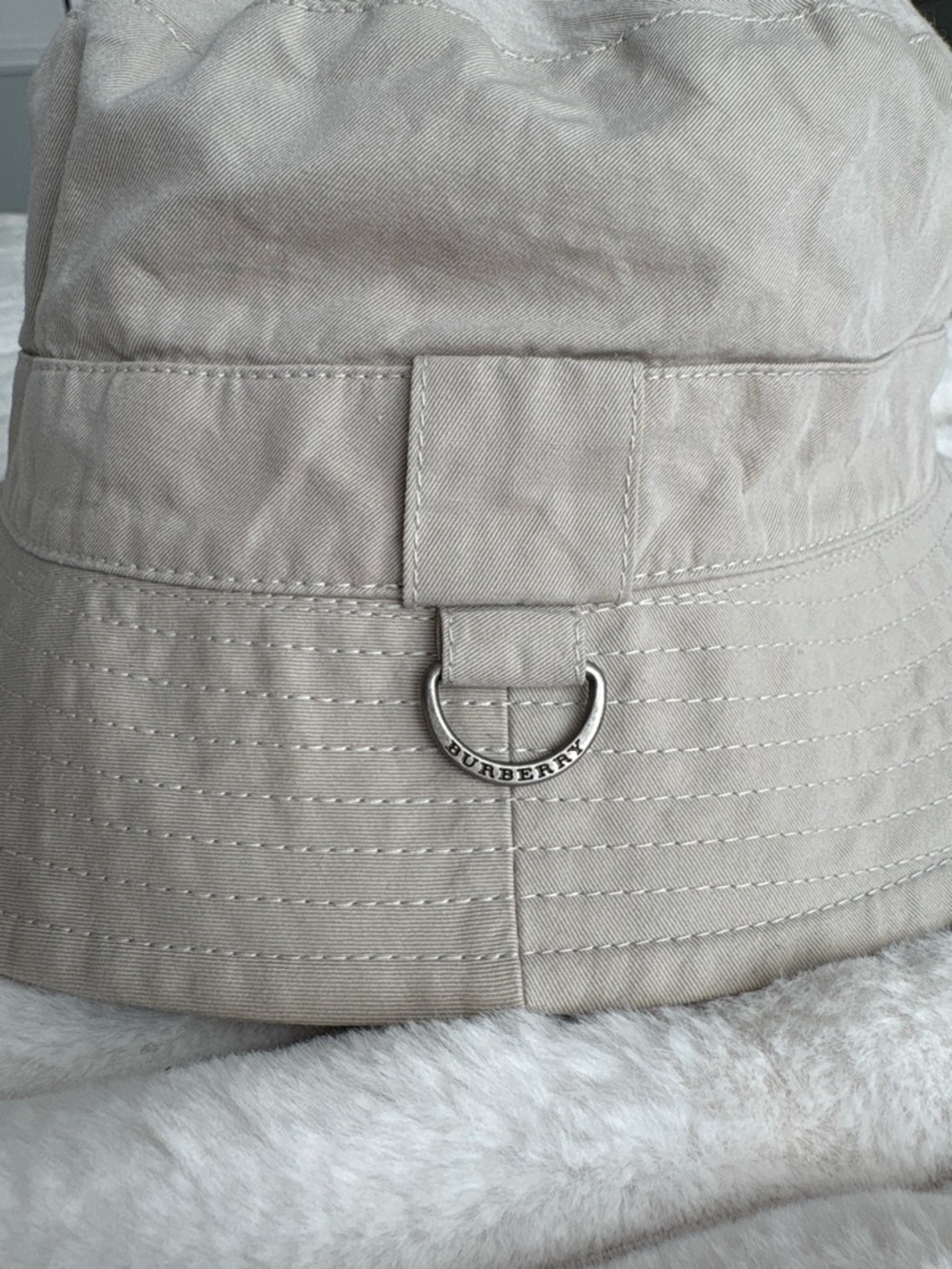 Burberry Classic Plaid Bucket Hat Reversible - Picture 4 of 10